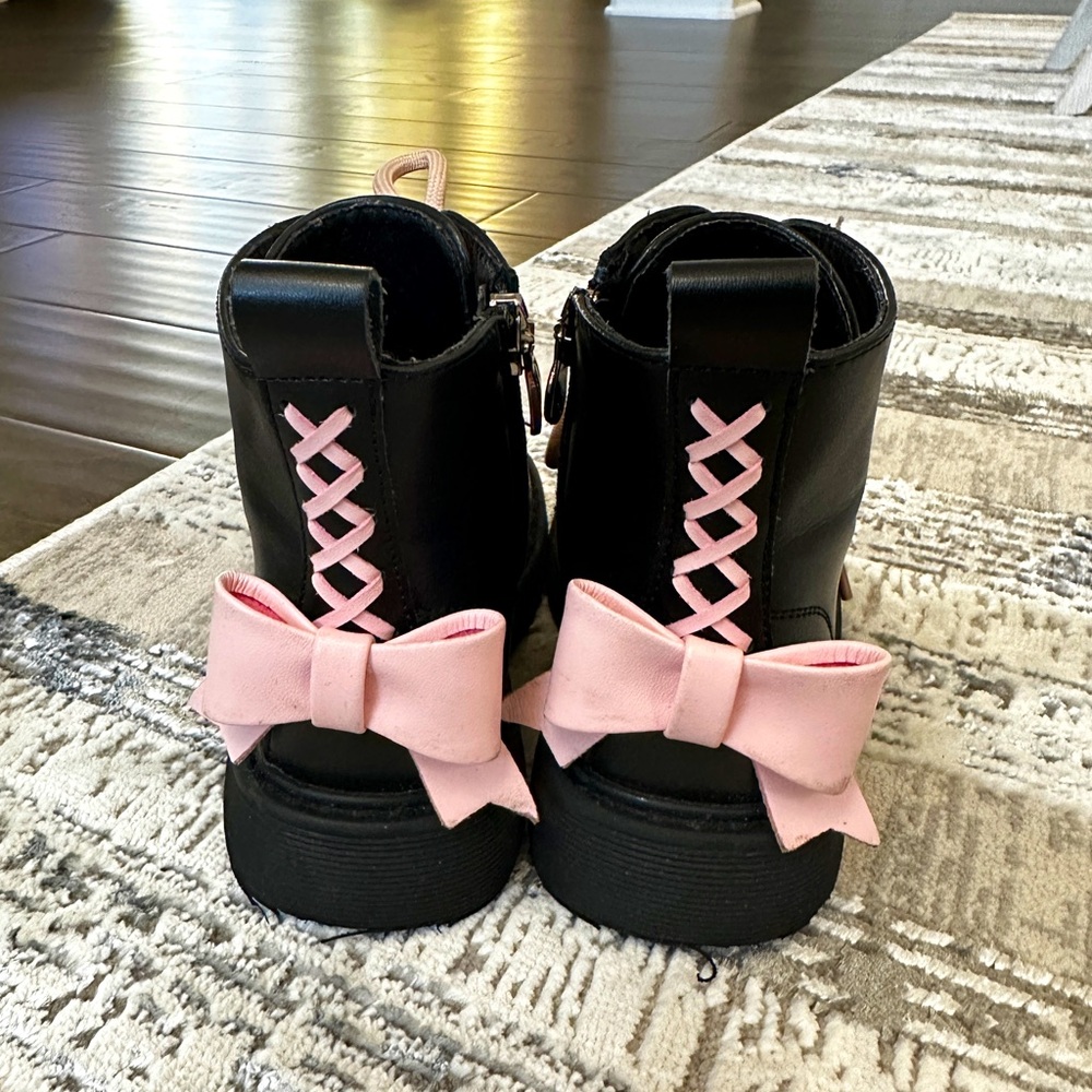 Girls Boots with Pink Bow (EUR27/ US10)